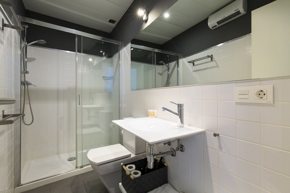 Comet Suites Elvira 58/62
