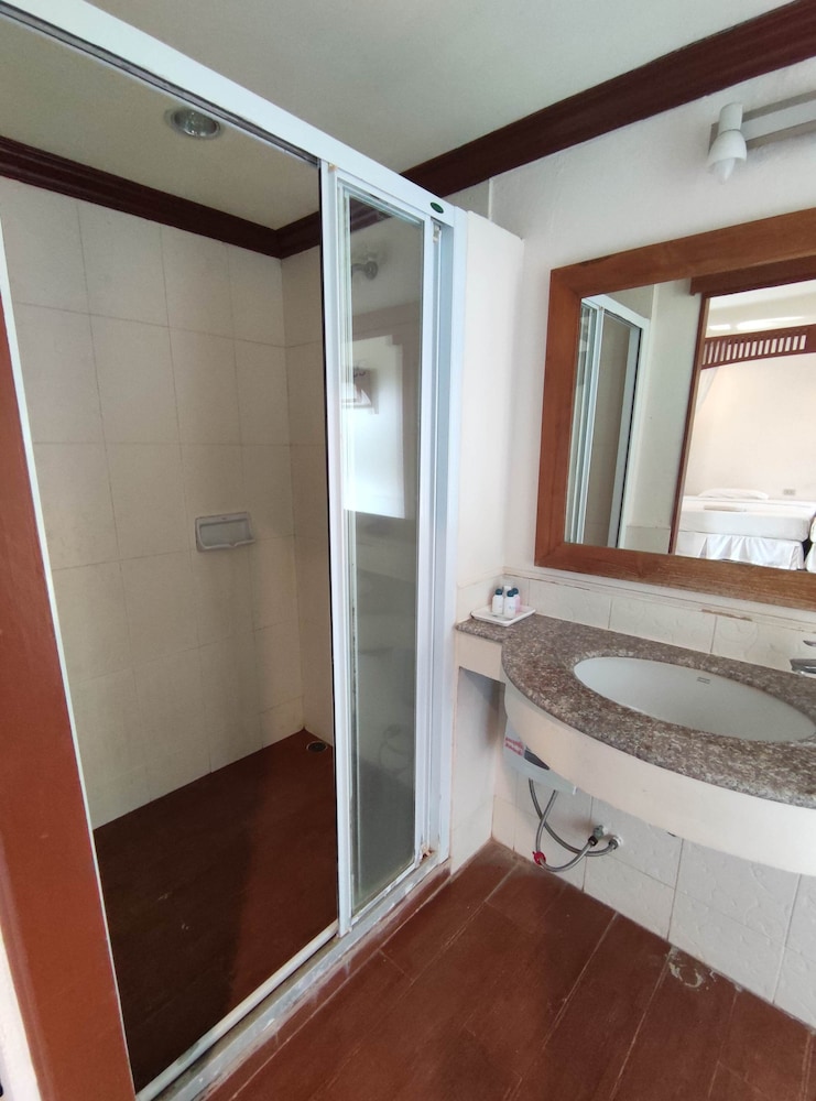بنغل بسرير كوين وسرير فردي، Thara Cholapruek Resort 3/3