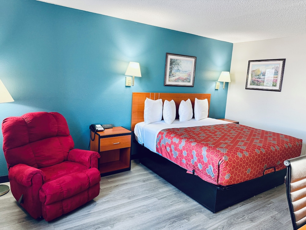 Days Inn And Suites Selma 29/54