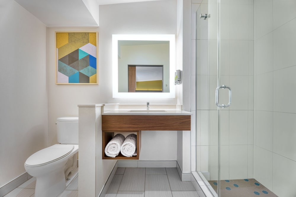 Gaslamp, Junior Suite, 2 Queen Beds, Sofa, Accessible، Hotel Z - Gaslamp San Diego 3/5