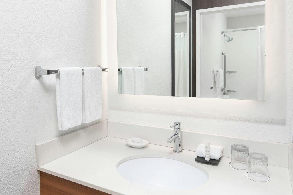 جناح بسريرين كوين بإطلالة على الجبل مع سرير سحّاب إضافي مع أريكة، Springhill Suites Scottsdale North 3/3