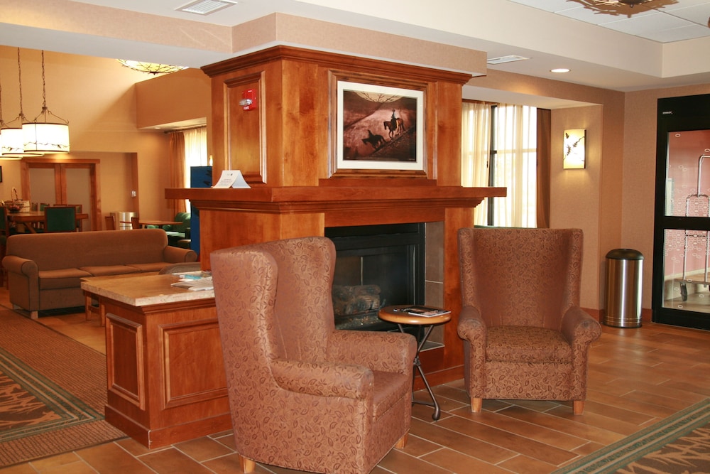 Hampton Inn & Suites Riverton 55/73