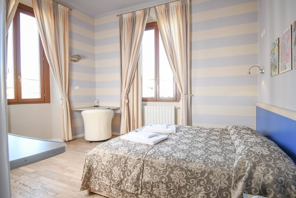ROOM, TRIPLE