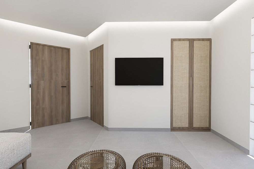 Galaxy Suites Boutique Resort 125/133