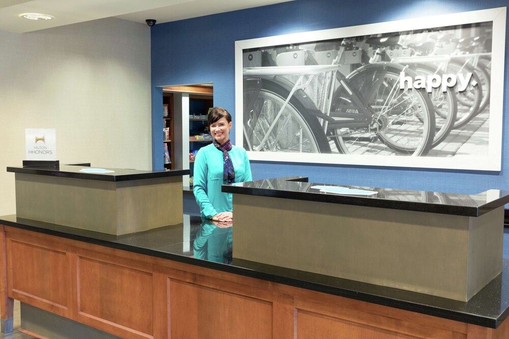 Hampton Inn & Suites Chicago Deer Park 28/44