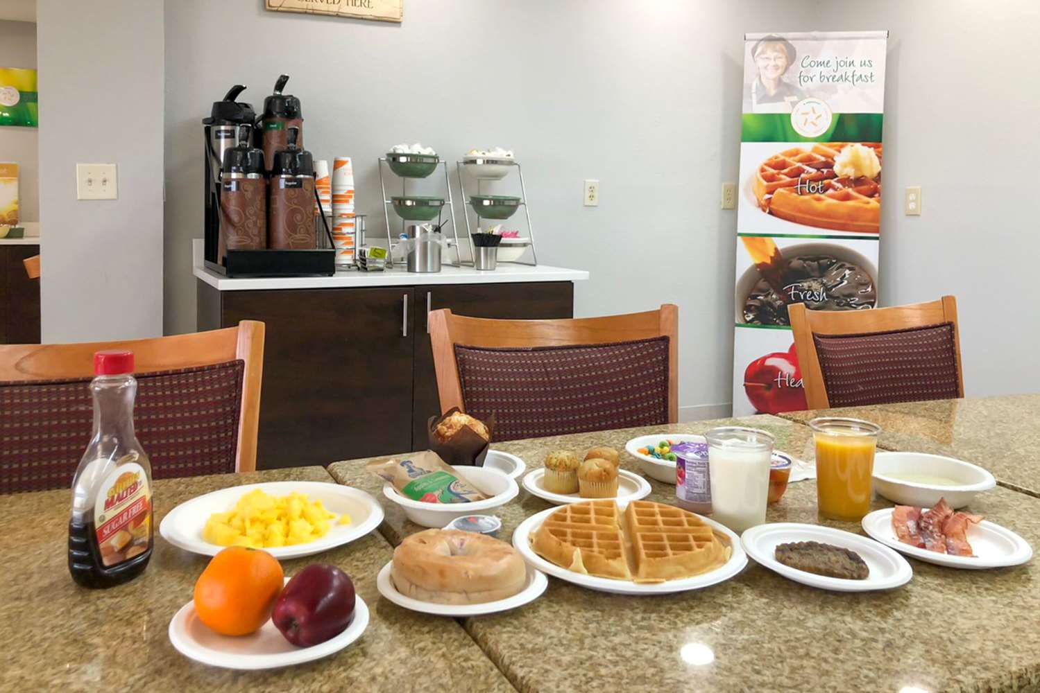 La Quinta Inn & Suites by Wyndham Fayetteville I-95 25/29