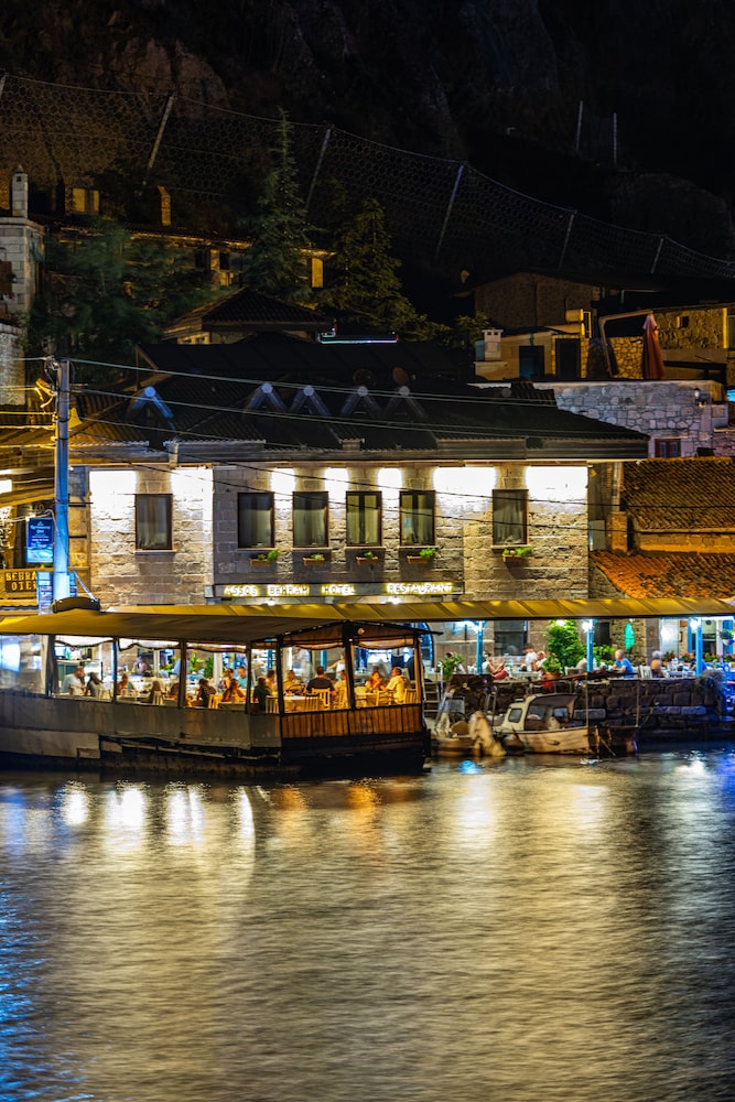 Assos Behram Hotel 35/43