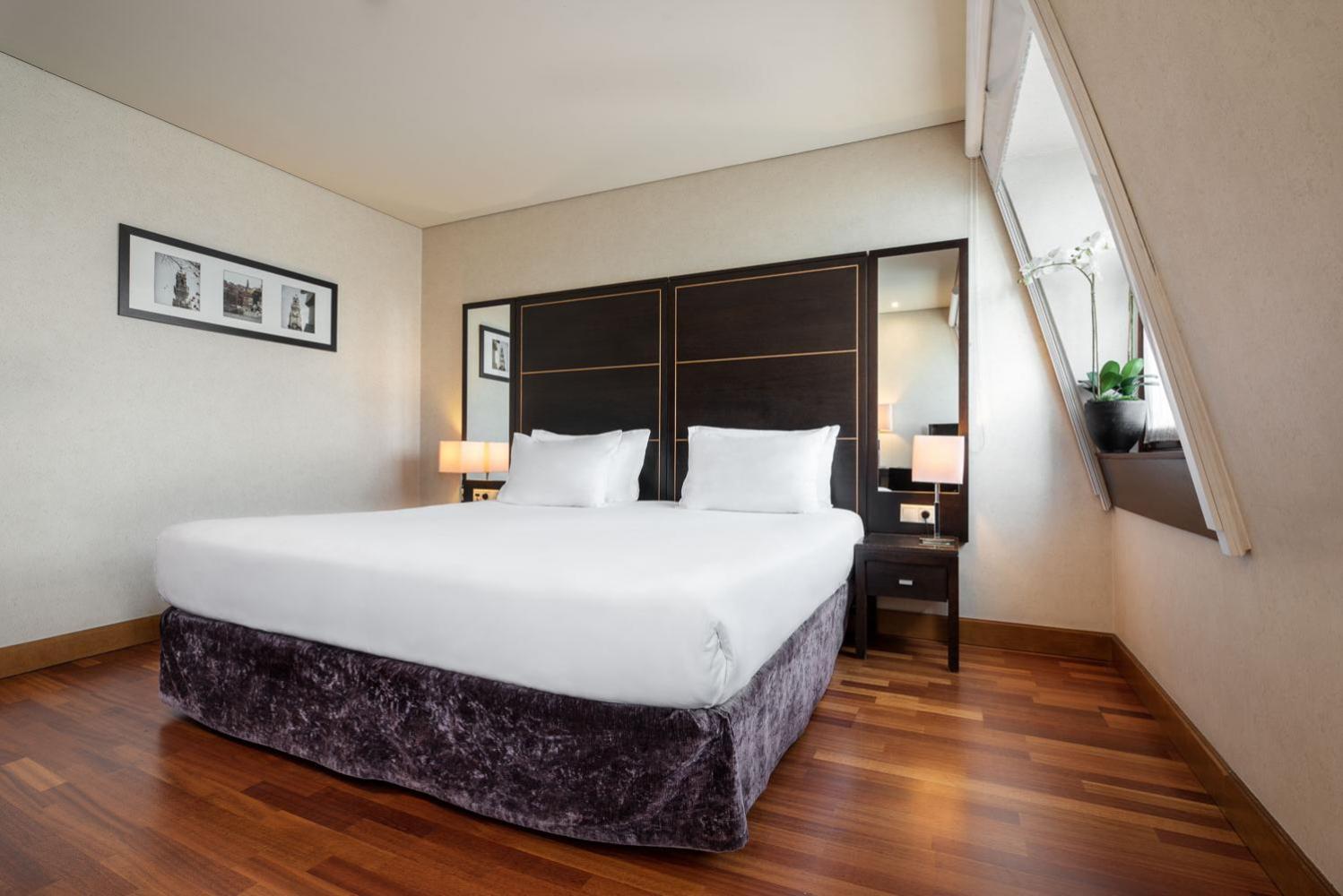Standard, Queen Bed