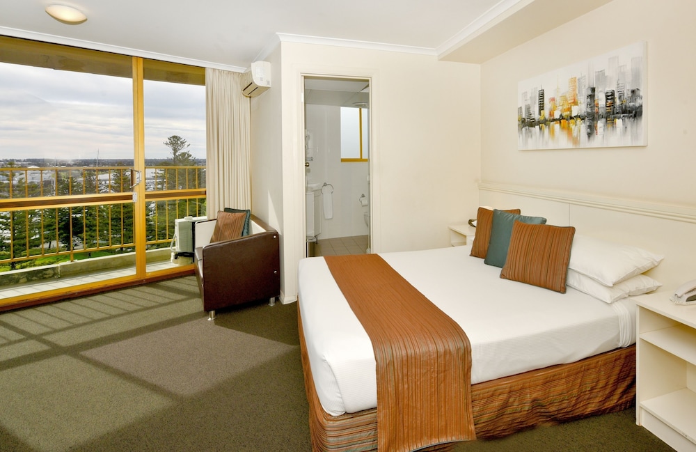 Atlantic Tower Motor Inn 22/45