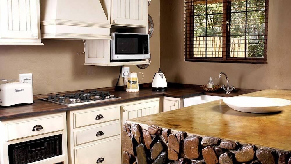 Caracal Lodge 20/36