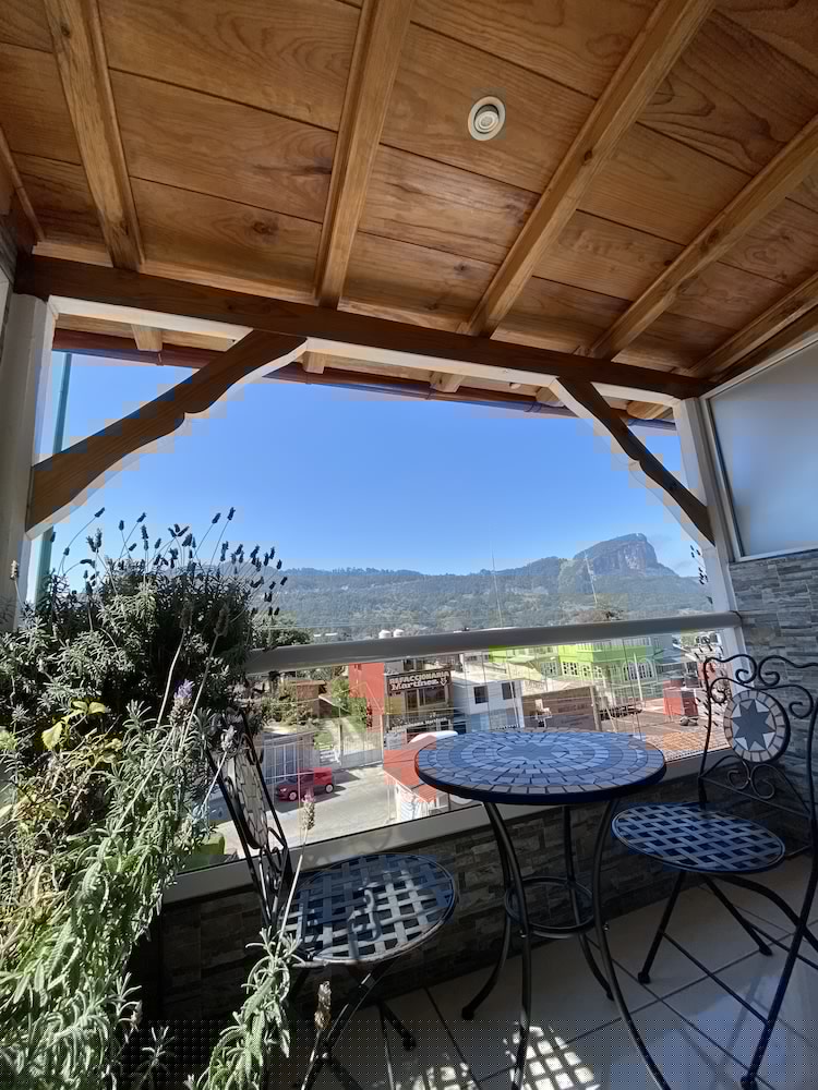 Hotel & Suites Cerro Rojo 40/68