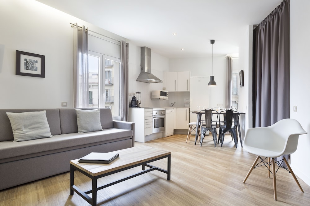 Amister Apartments 23/43