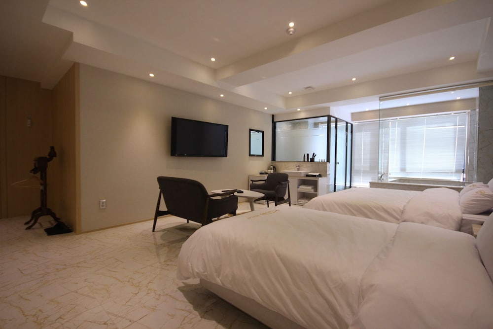 Hotel Almond Busan Station 12/47