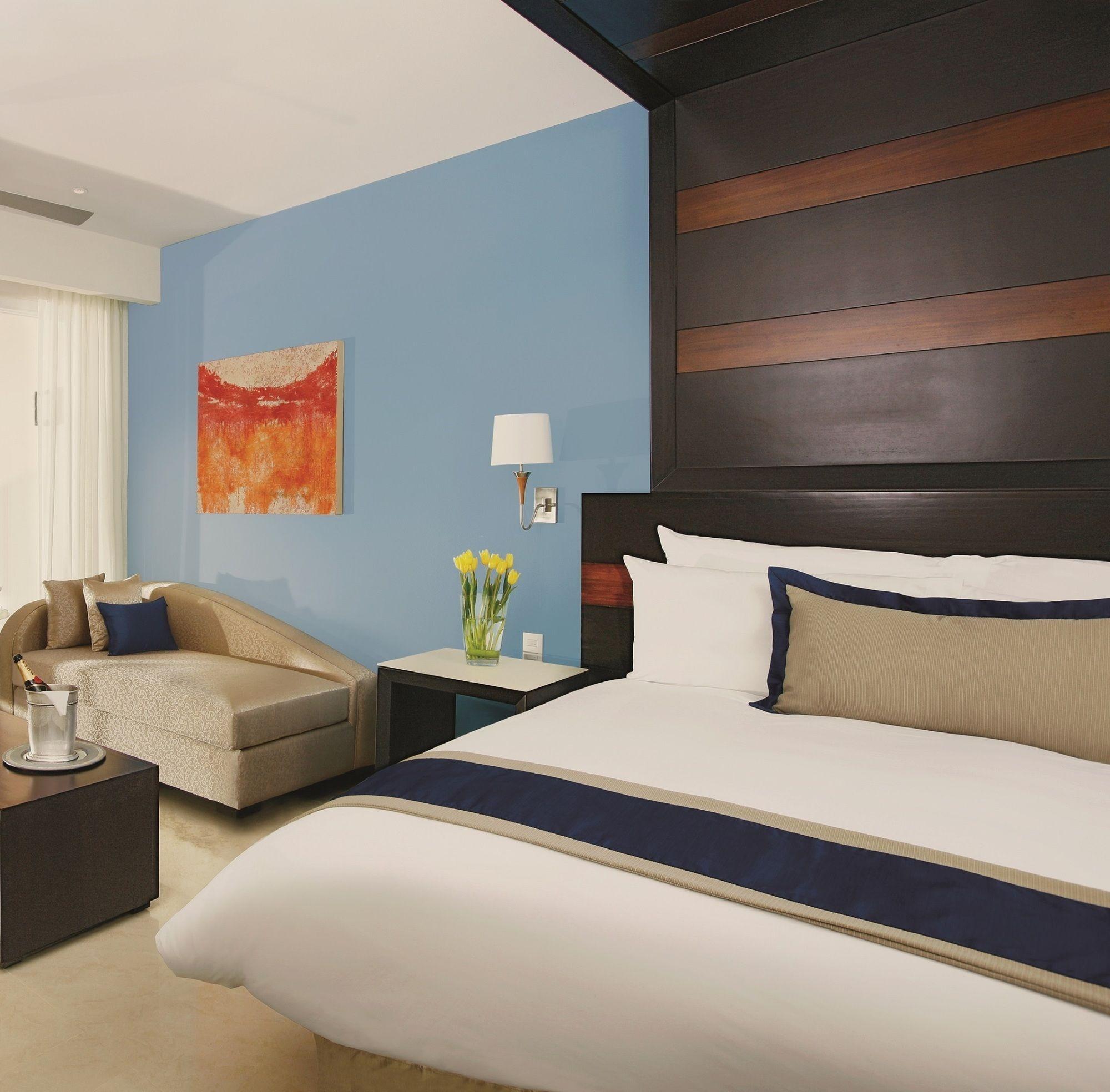 Master, Suite, Pool View