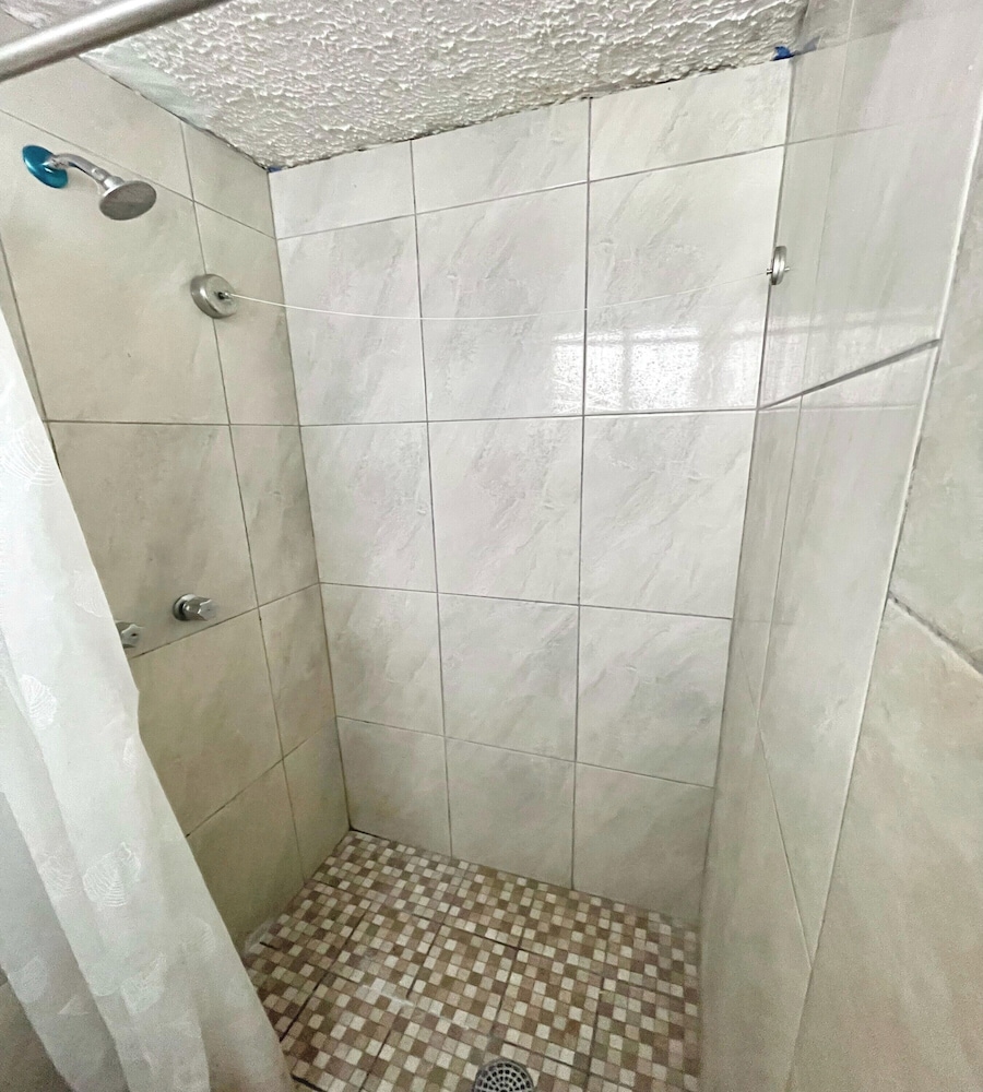 OYO Hotel Zihuatanejo Malibu 38/41