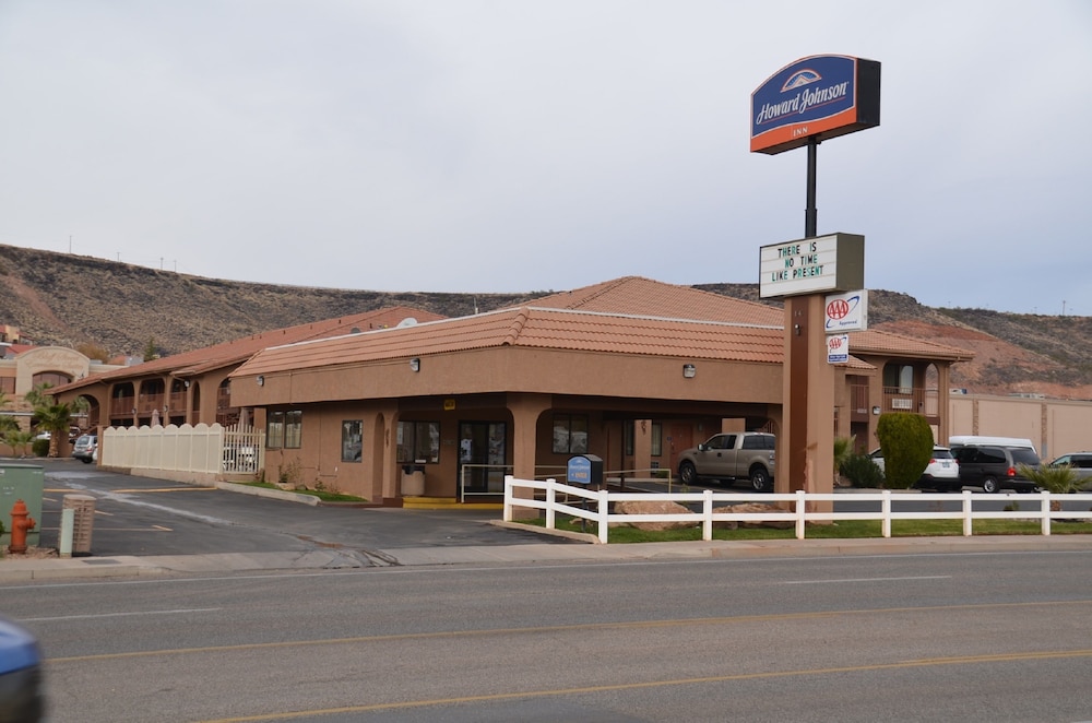 Howard Johnson by Wyndham St. George Hotel & Suites 5/22