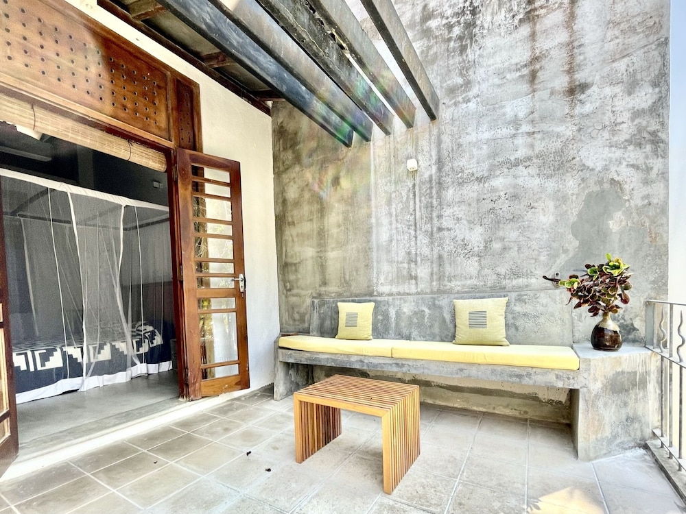 Isana Beach House 6/50