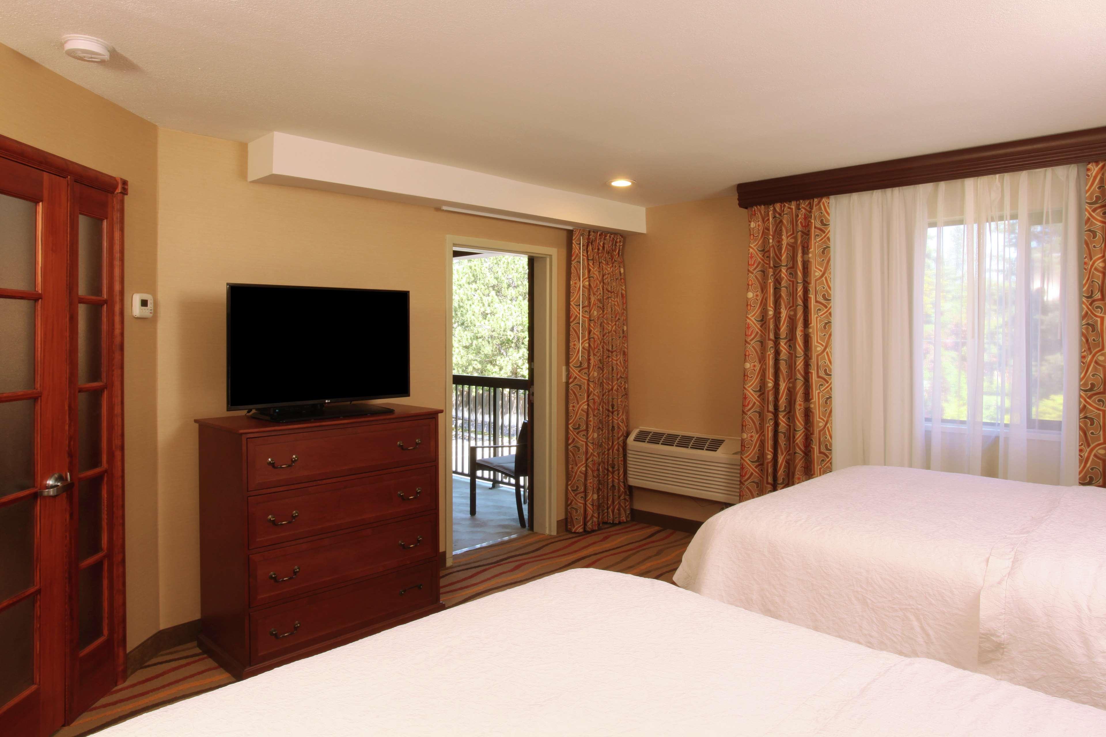 FAMILY SUITE, 1 KING OR 2 QUEEN BEDS, BALCONY