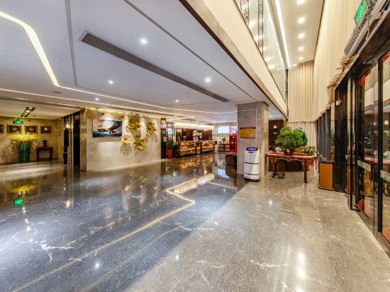 Fancy Hotel (Shenzhen North Railway Station) 6/18