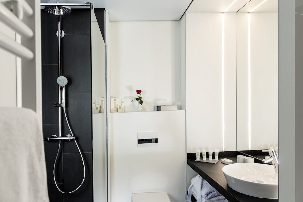 Airport Plaza Hotel Hamburg 42/43