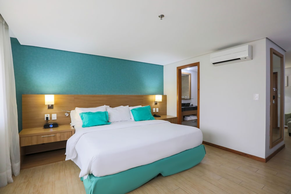 EXECUTIVE, SUITE, KING BED