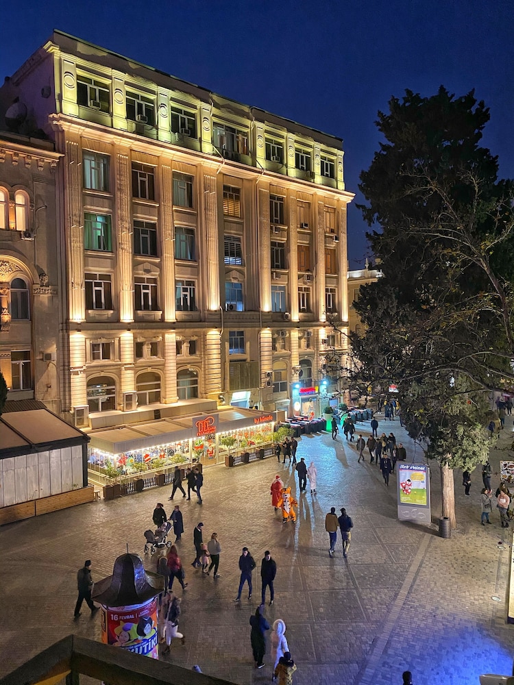 Baku City Hotel 40/50