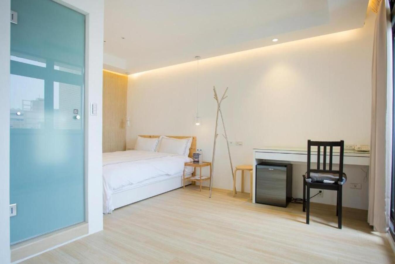 Mini West Hotel 16/50