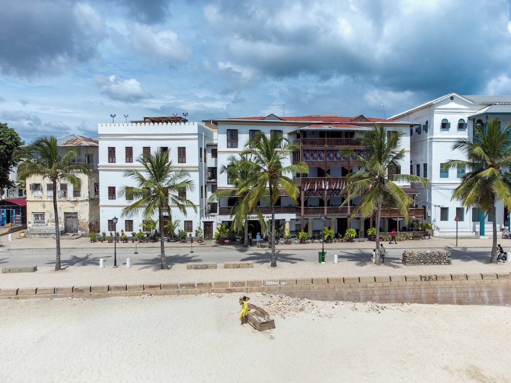 Mizingani Seafront Hotel 72/80