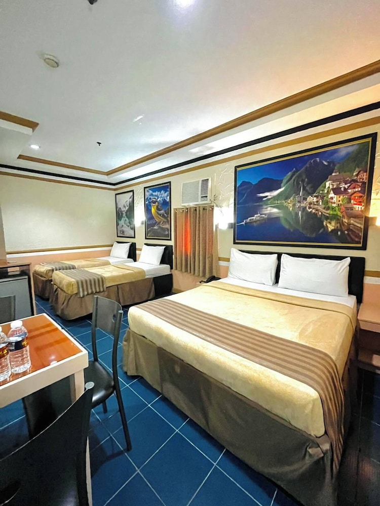 Deluxe, Family, Queen and Twin Beds