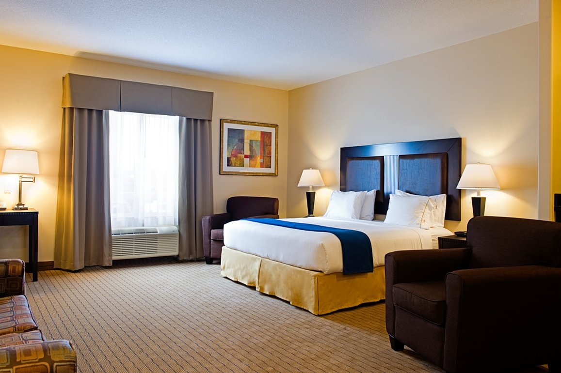 Holiday Inn Express Suites South 25/73