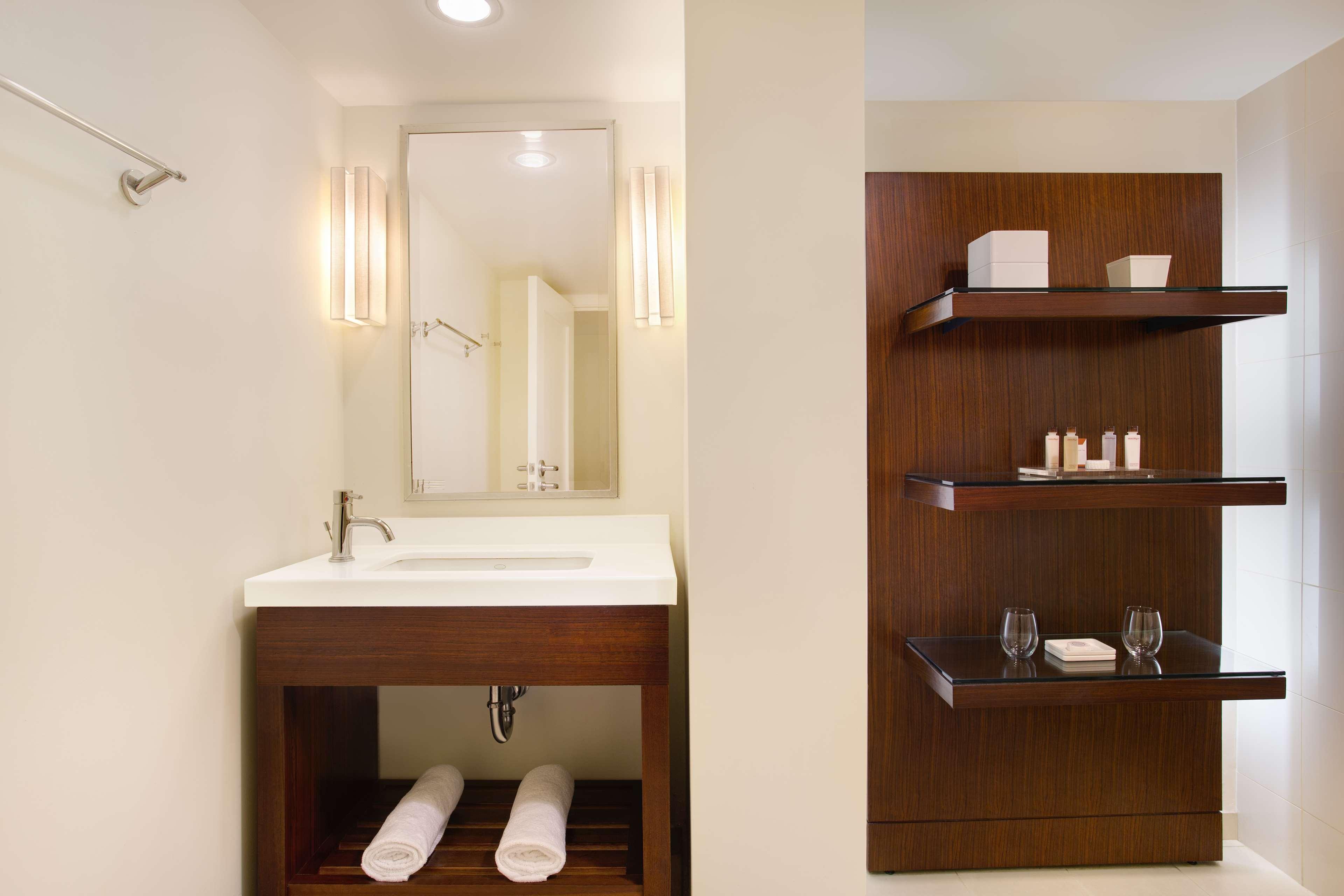 Suite, King Bed