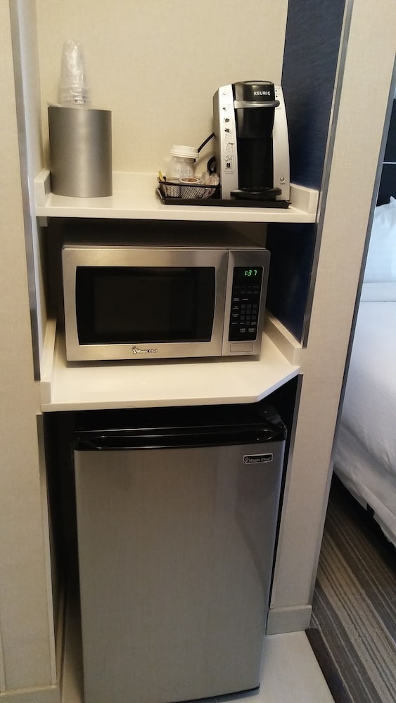 Holiday Inn Express and Suites Chicago West St Charles an IHG Hotel 59/72