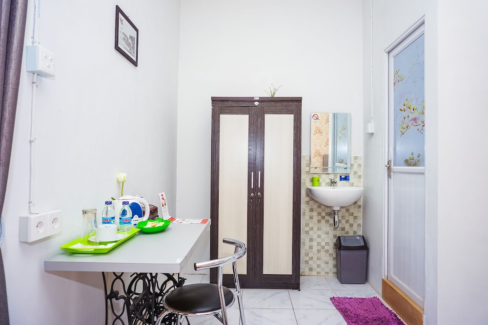 Hotel O Jalan Jenderal Sudirman Near Imam Bonjol Square Formerly Nelvi Guest House 48/50