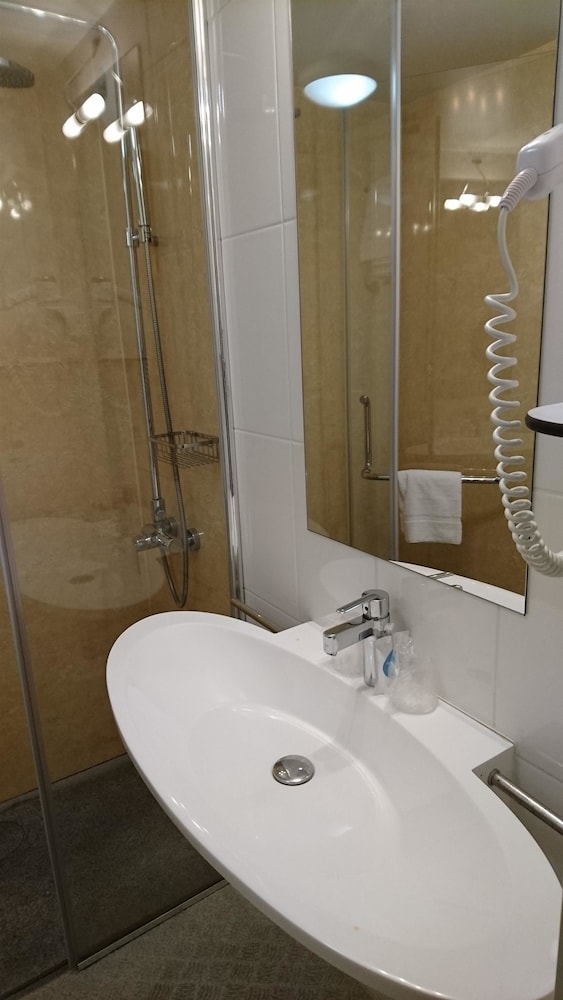 HOTEL KYRIAD TOULOUSE SUD - ROQUES 46/50