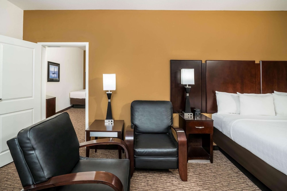 La Quinta Inn Suites By Wyndham Memphis Wolfchase 16/63