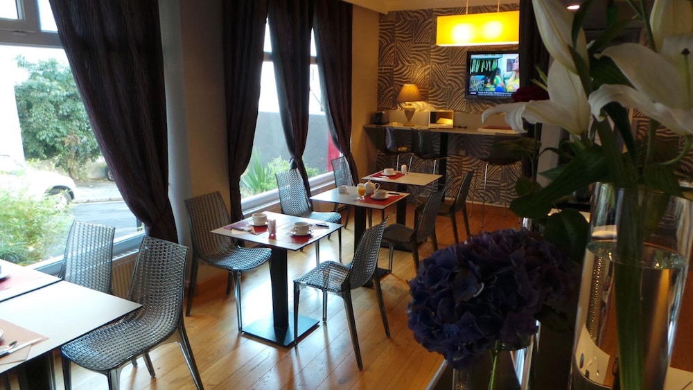 Hôtel Le Cambronne 16/25