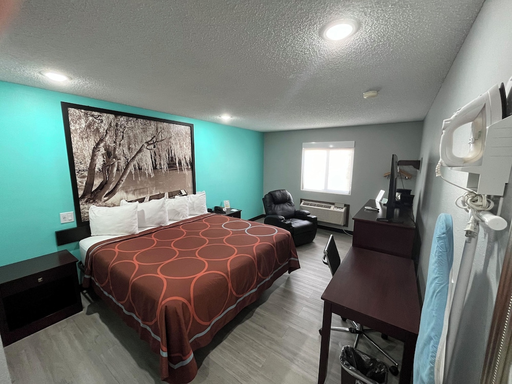 غرفة قياسية بسرير كينج، Super 8 By Wyndham Emporia 6/10