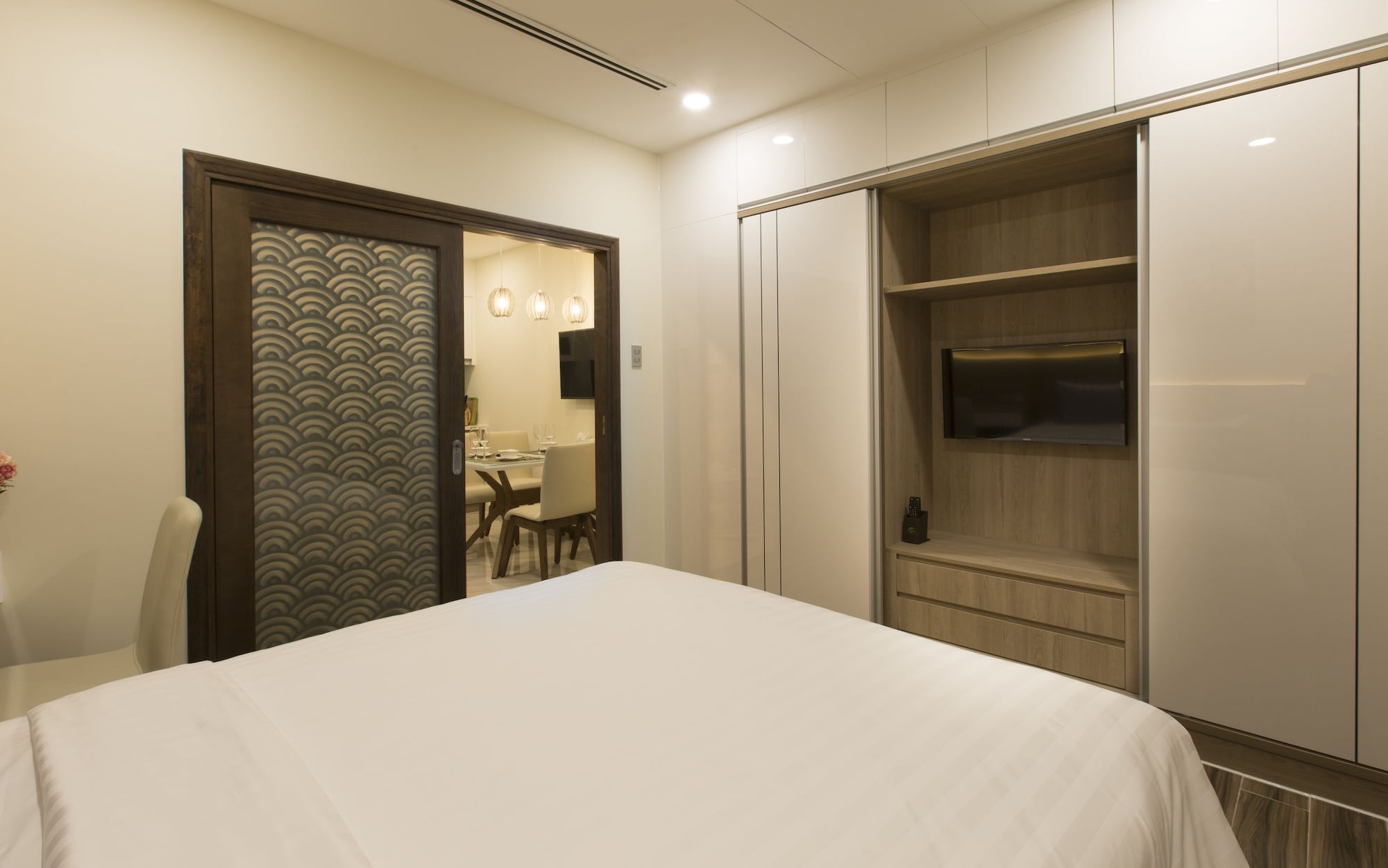 SUPERIOR, SUITE, QUEEN BED