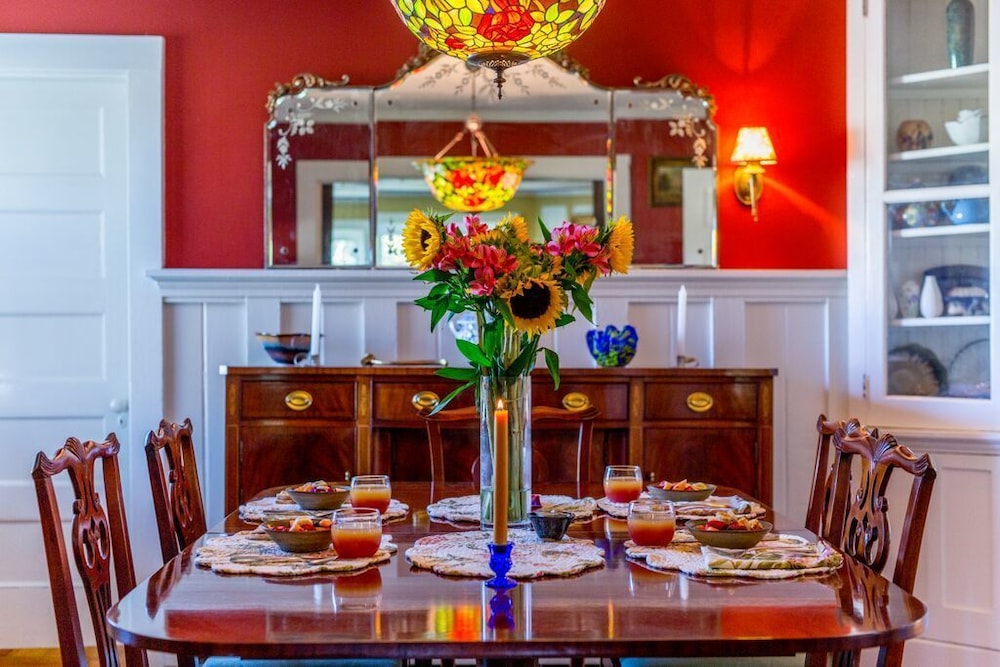 The Red Door B&B 24/34