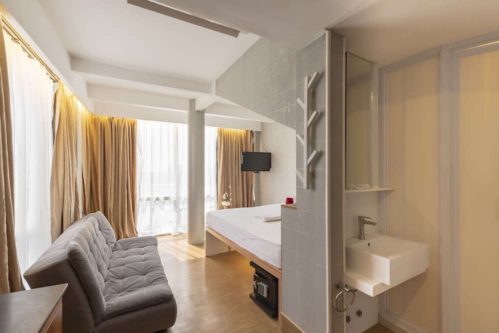 Selah Pods Hotel Manila 65/69