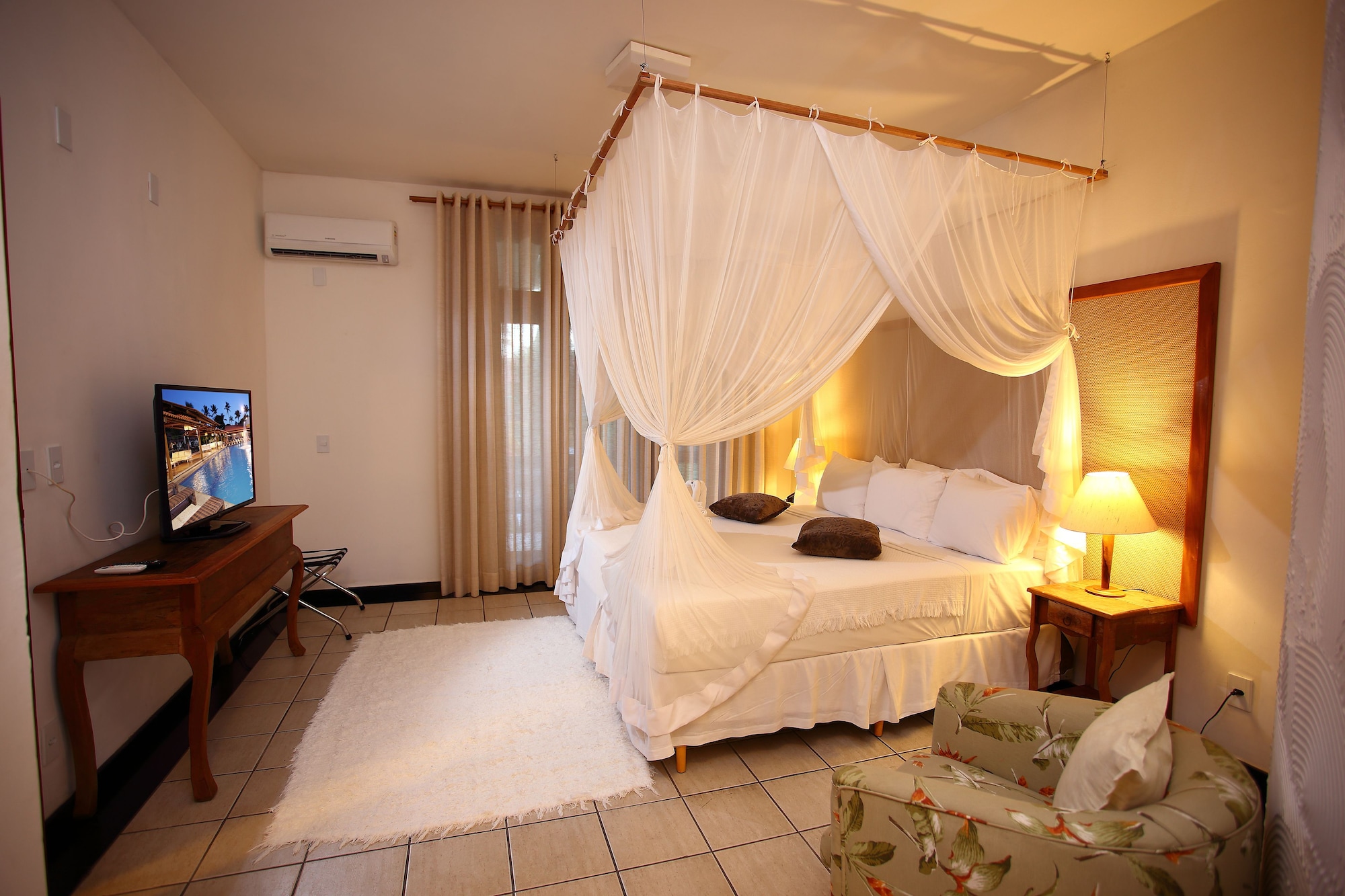 MASTER, SUITE, BALCONY