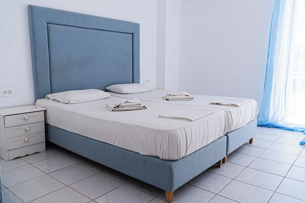 Ikaros Hotel 33/70