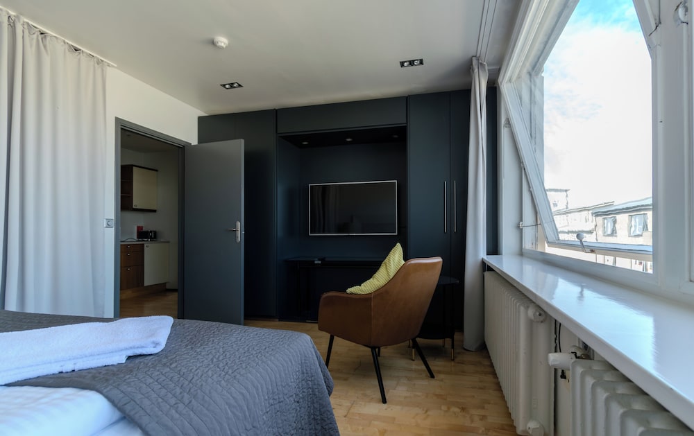 3 BEDROOMS, APARTMENT