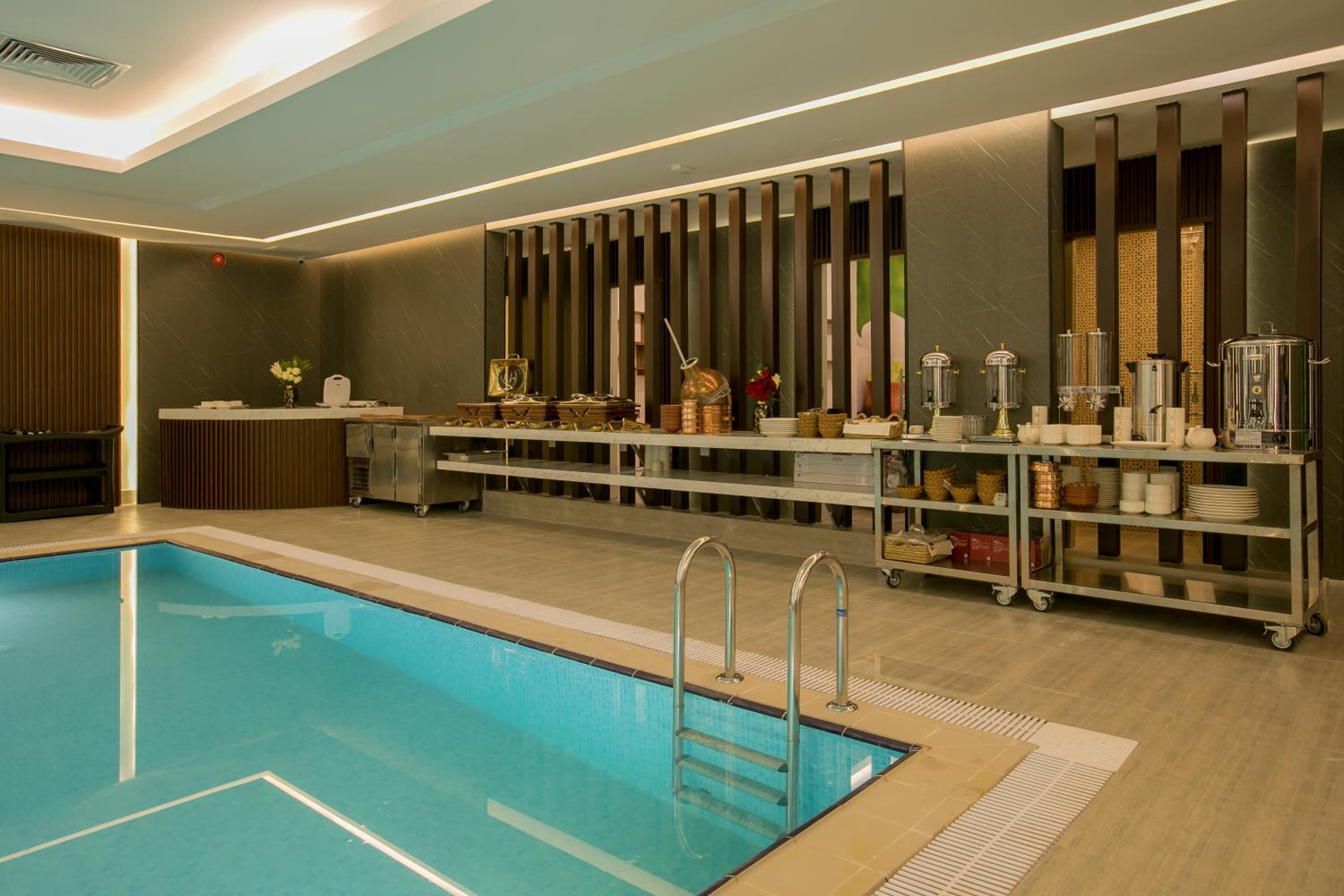 Luxury Night Hotel 52/73