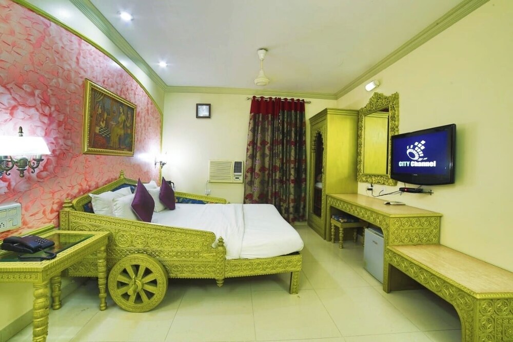 HOTEL SAMRAT INTERNATIONAL 13/28
