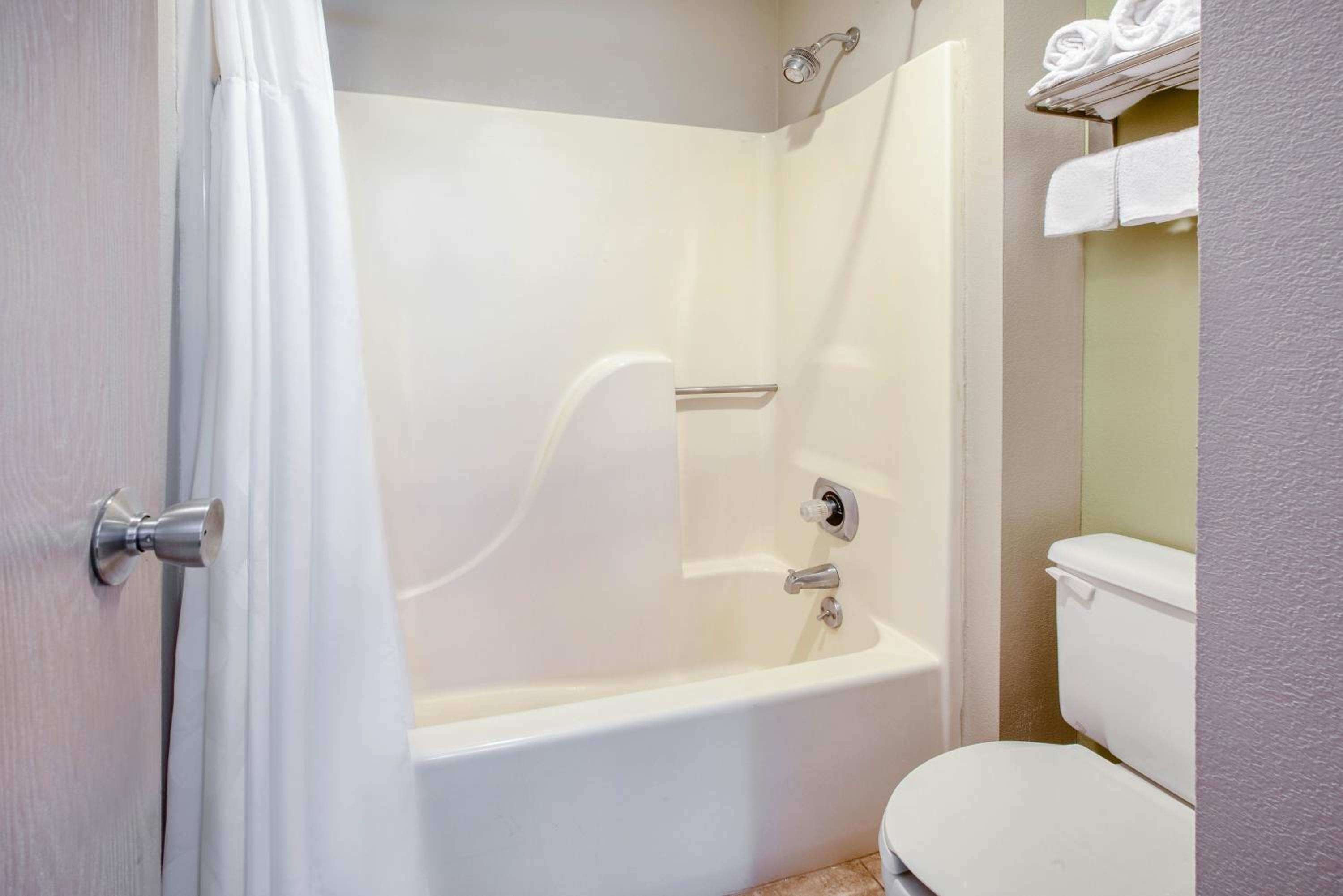 جناح ديلوكس بسرير كوين، Baymont By Wyndham Grand Rapids Southeast 4/4