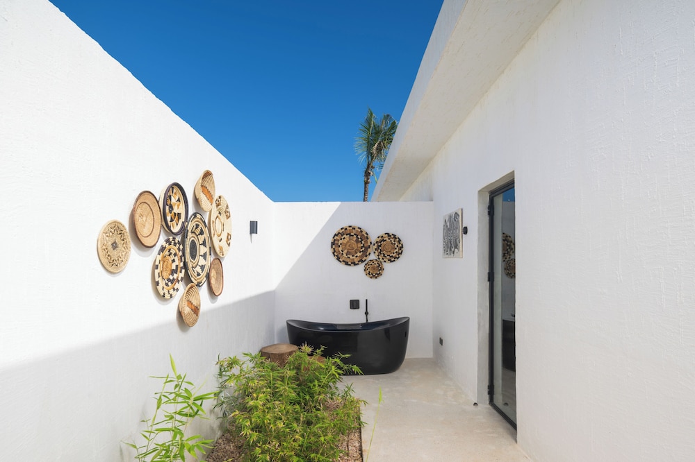Kwanza Resort by Sunrise 13/60