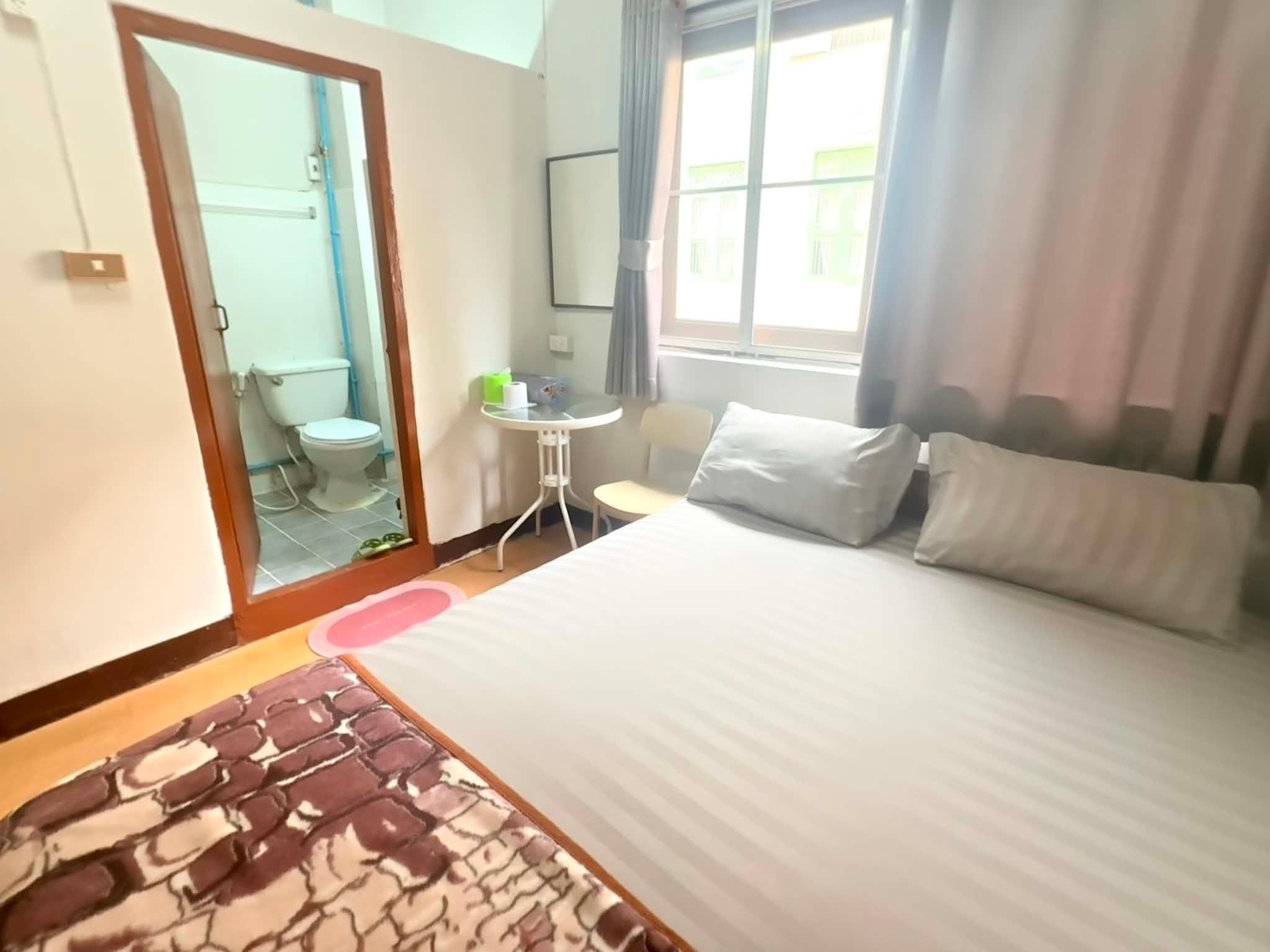 Room, Queen Bed, with Fan