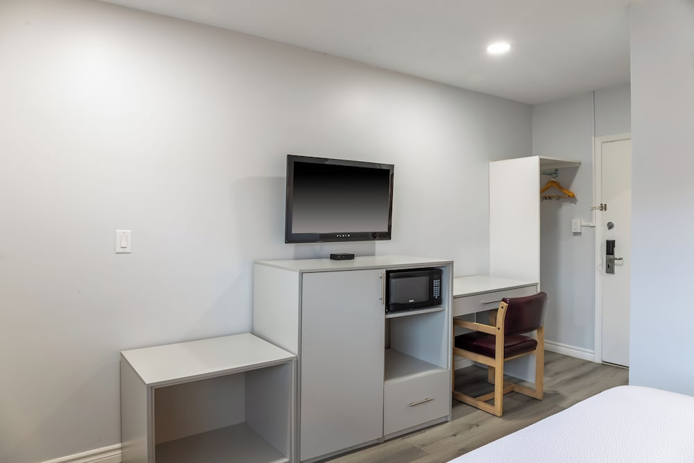 Motel6 Cornwall, On 42/57
