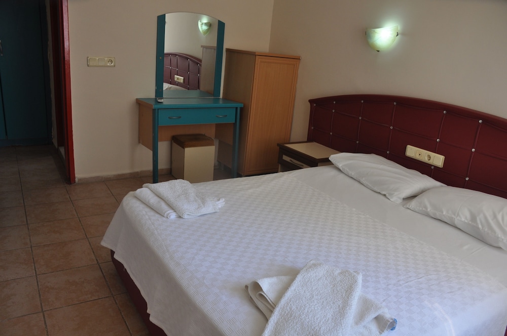 Basil's Apart Hotel 20/51